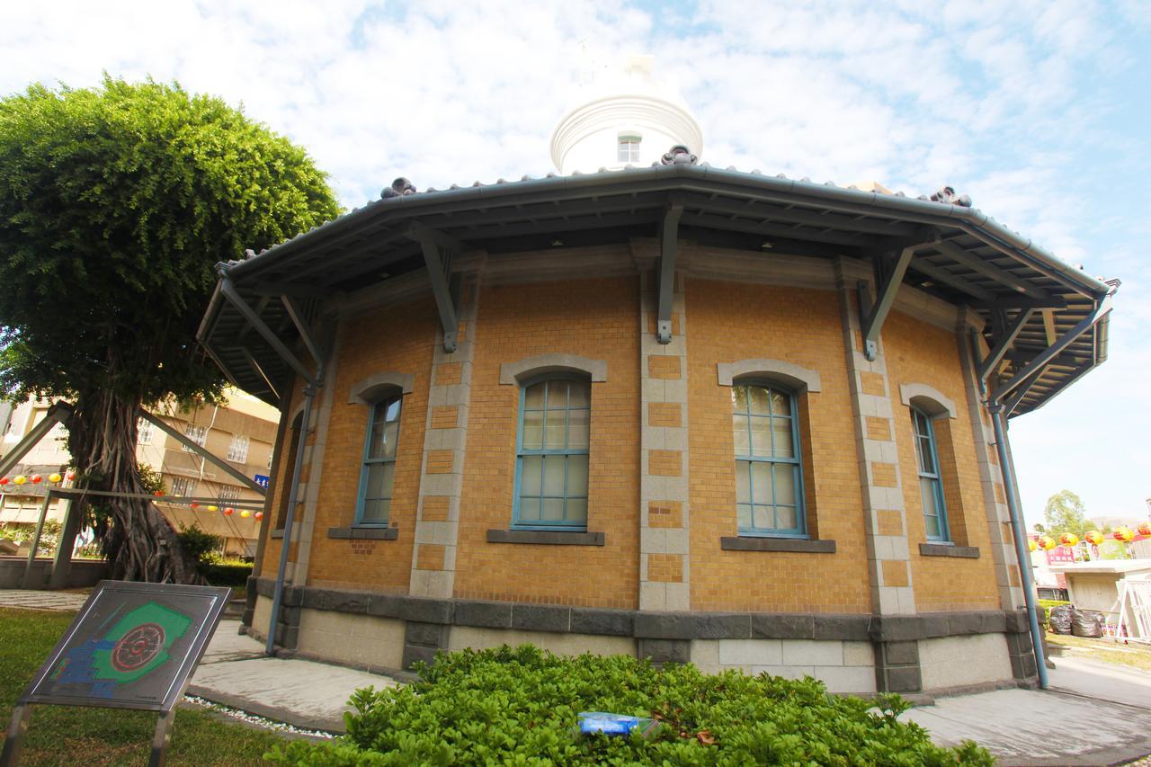 Wide Angle Hostel Tainan Extérieur photo